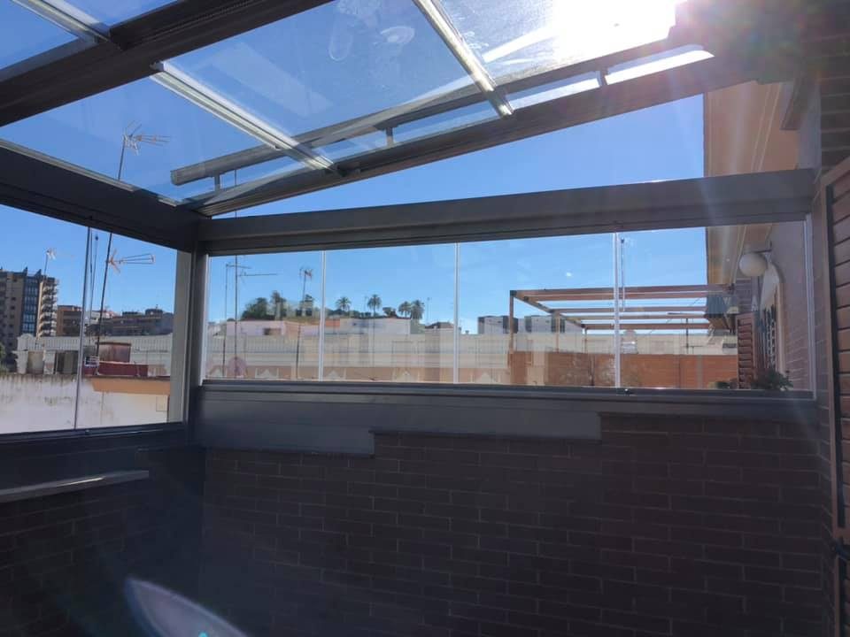 Cerramiento de cristal en terraza, vistas a la ciudad